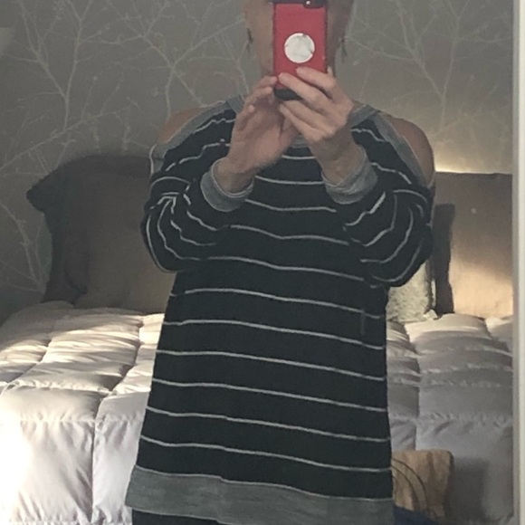 NWT Loft Cold Shoulder Pullover - Picture 4 of 8